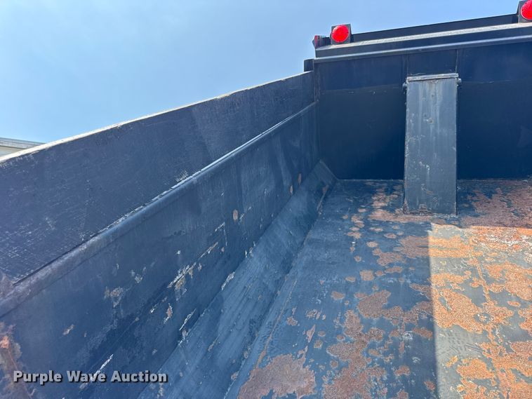 image for item DJ9676 2002 International 4900 dump truck