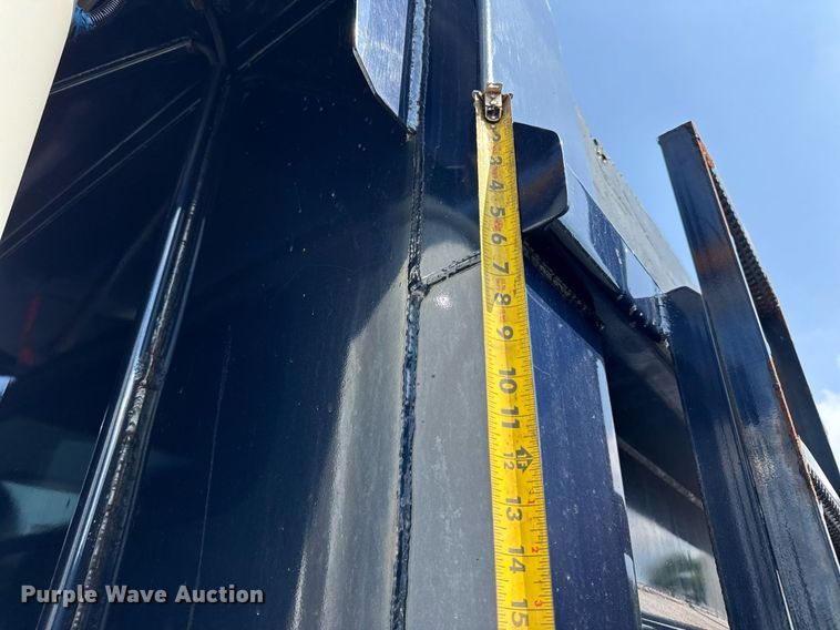 image for item DJ9676 2002 International 4900 dump truck