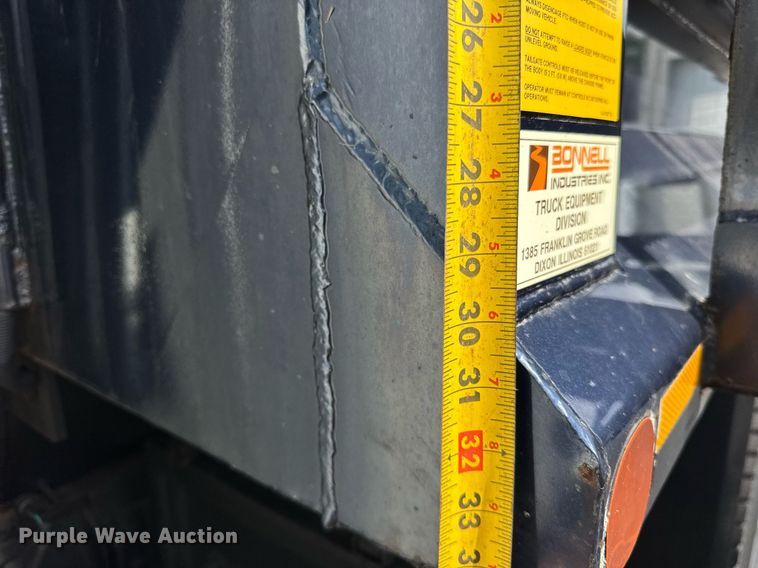 image for item DJ9676 2002 International 4900 dump truck