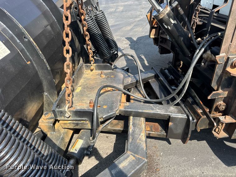 image for item DJ9676 2002 International 4900 dump truck