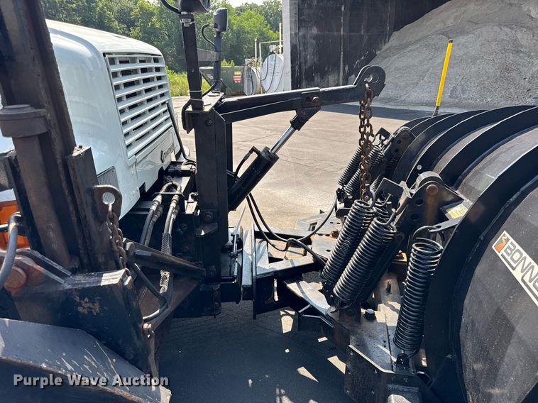 image for item DJ9676 2002 International 4900 dump truck