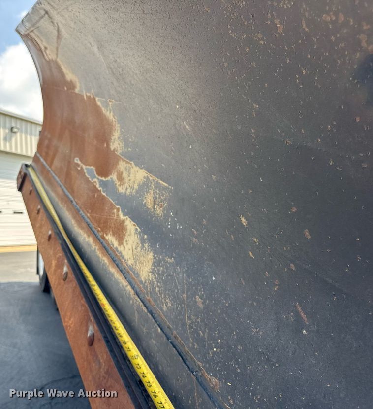 image for item DJ9676 2002 International 4900 dump truck