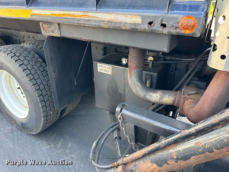 image for item DJ9676 2002 International 4900 dump truck