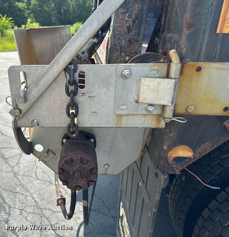 image for item DJ9676 2002 International 4900 dump truck