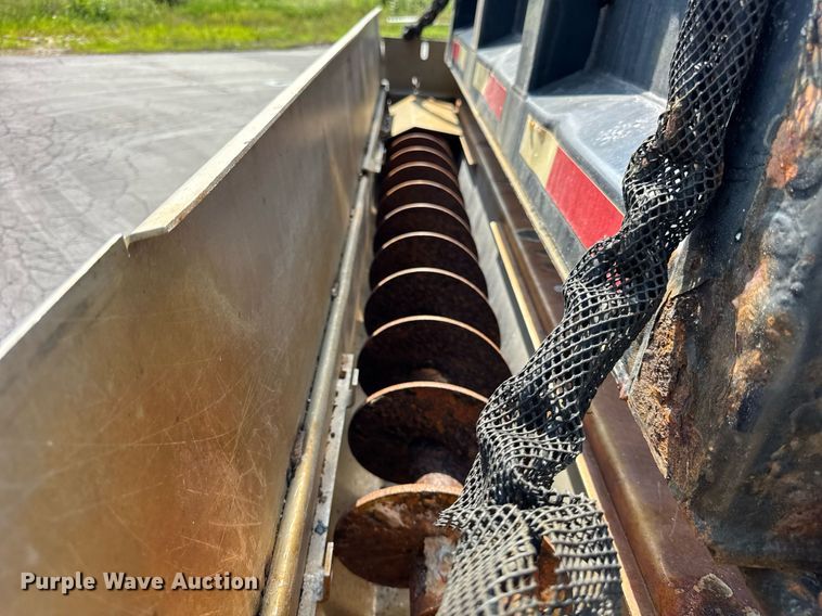 image for item DJ9676 2002 International 4900 dump truck