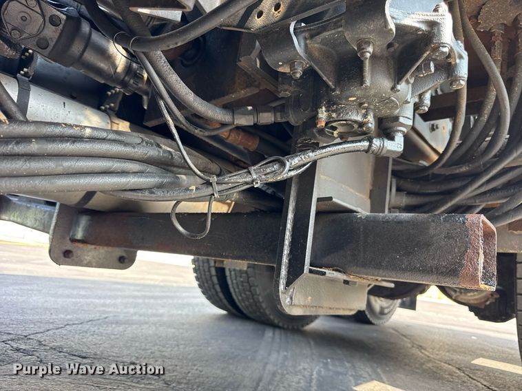 image for item DJ9676 2002 International 4900 dump truck