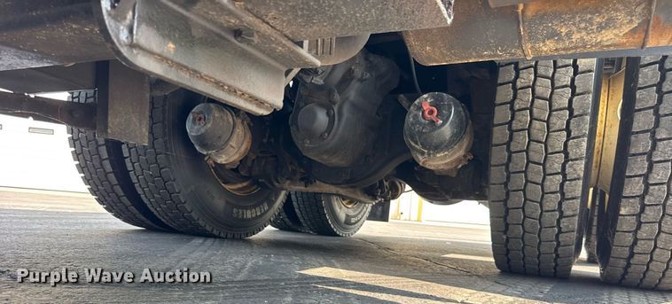 image for item DJ9676 2002 International 4900 dump truck