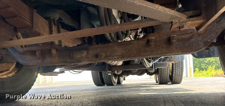 image for item DJ9676 2002 International 4900 dump truck