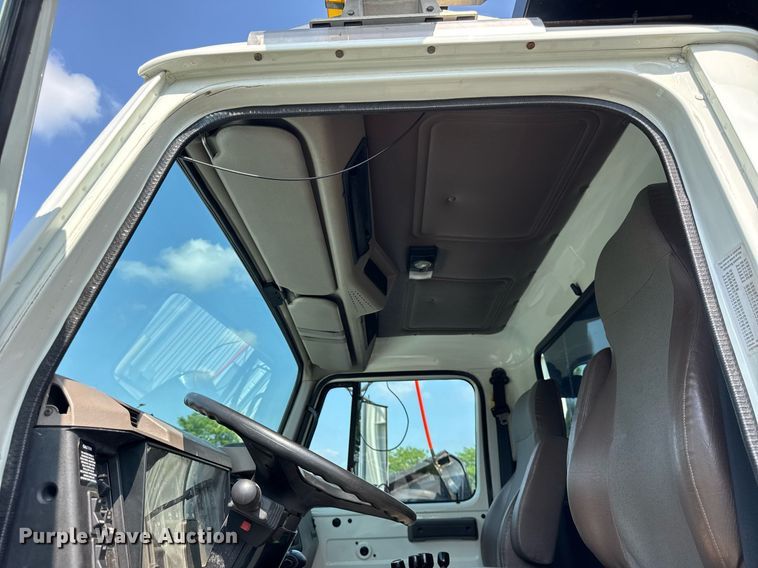 image for item DJ9676 2002 International 4900 dump truck