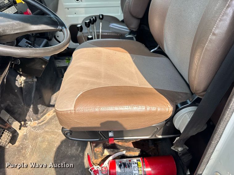 image for item DJ9676 2002 International 4900 dump truck