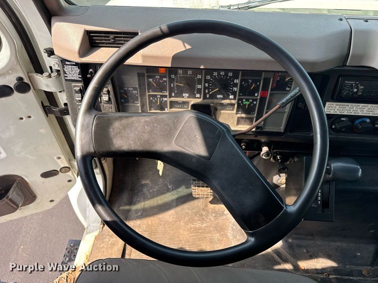 image for item DJ9676 2002 International 4900 dump truck