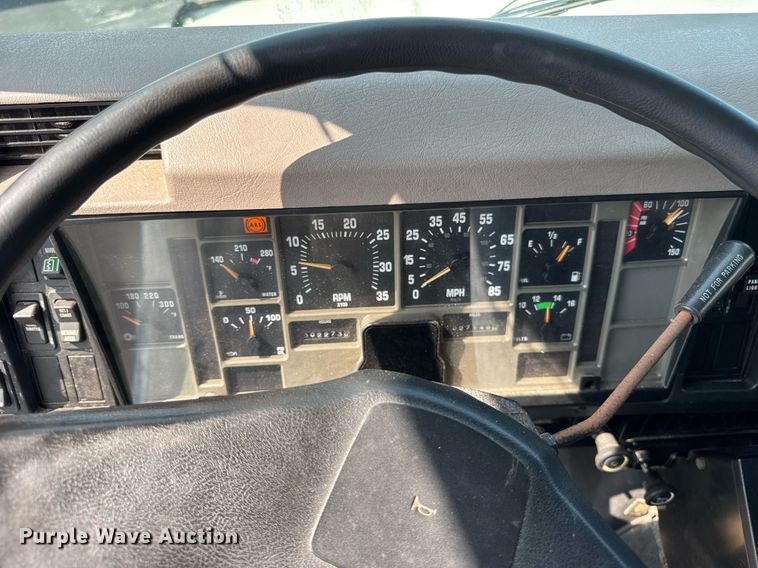 image for item DJ9676 2002 International 4900 dump truck