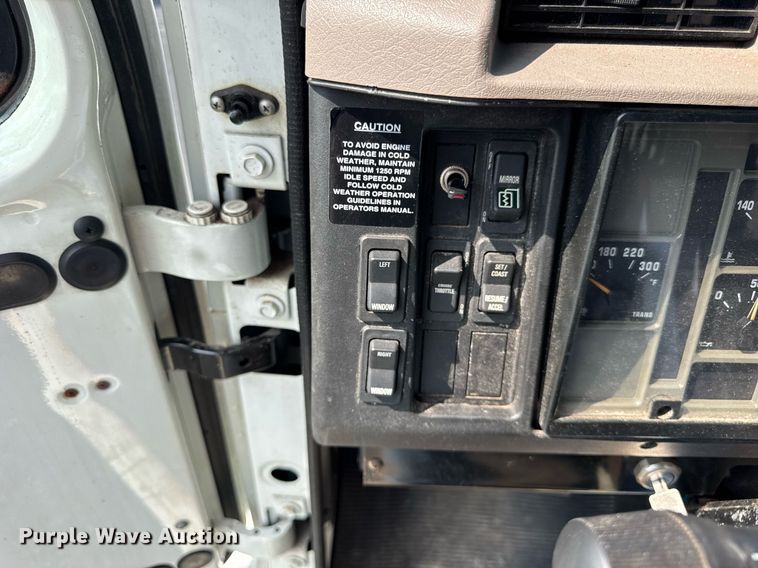 image for item DJ9676 2002 International 4900 dump truck