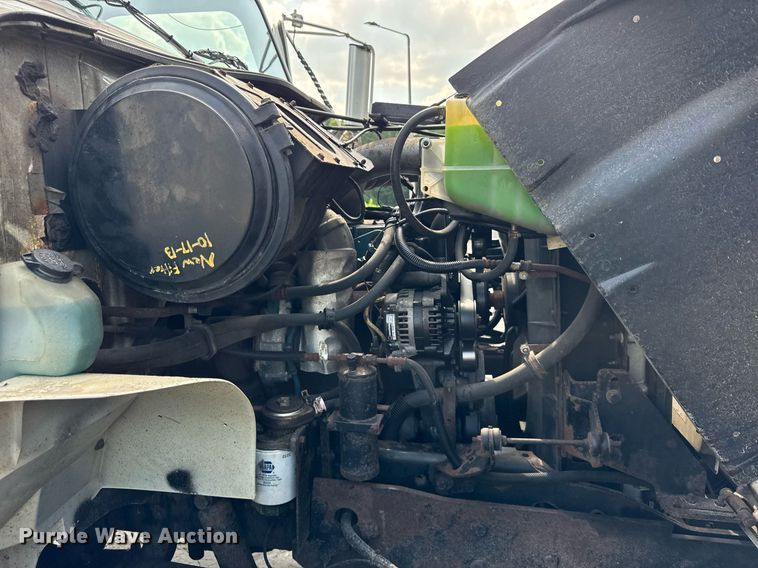 image for item DJ9676 2002 International 4900 dump truck