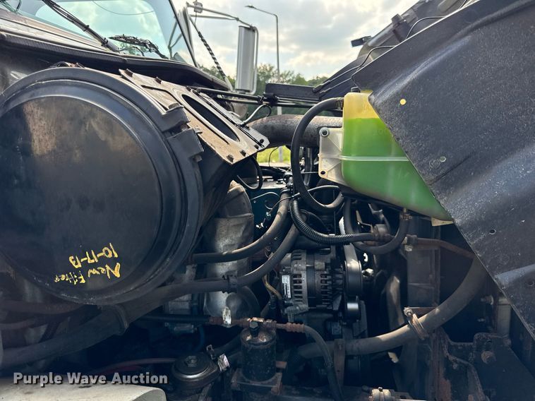 image for item DJ9676 2002 International 4900 dump truck