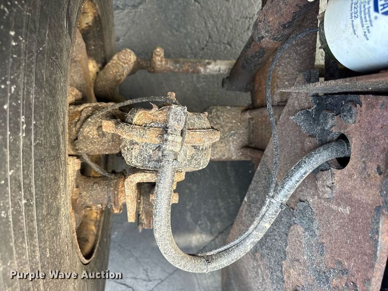 image for item DJ9676 2002 International 4900 dump truck