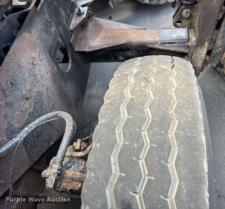 image for item DJ9676 2002 International 4900 dump truck