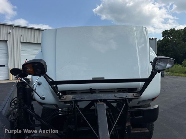 image for item DJ9676 2002 International 4900 dump truck