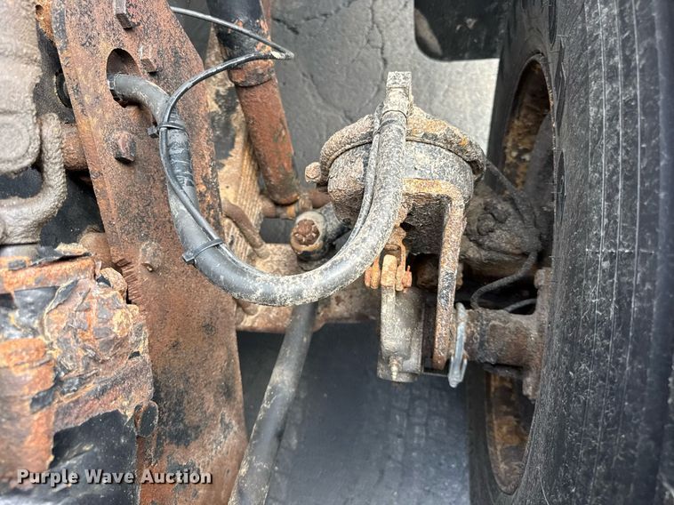 image for item DJ9676 2002 International 4900 dump truck