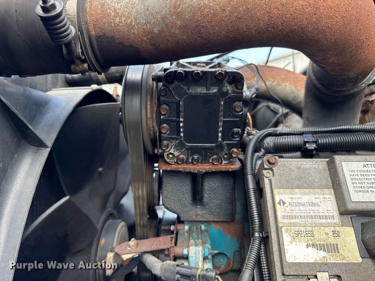 image for item DJ9676 2002 International 4900 dump truck