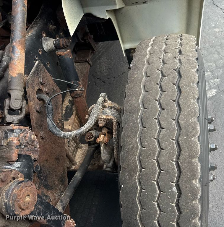 image for item DJ9676 2002 International 4900 dump truck