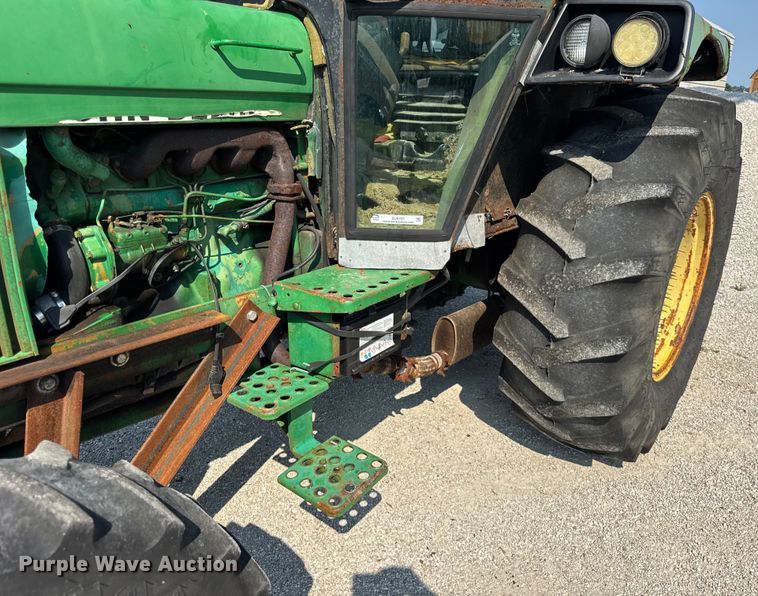 image for item DJ9701 John Deere 2550 MFWD tractor