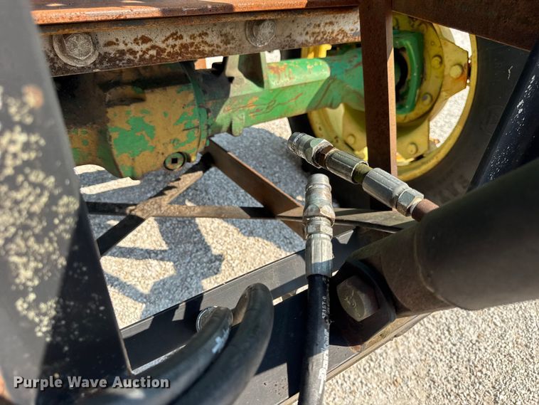 image for item DJ9701 John Deere 2550 MFWD tractor