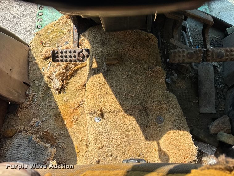 image for item DJ9701 John Deere 2550 MFWD tractor