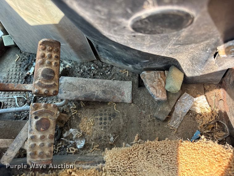 image for item DJ9701 John Deere 2550 MFWD tractor