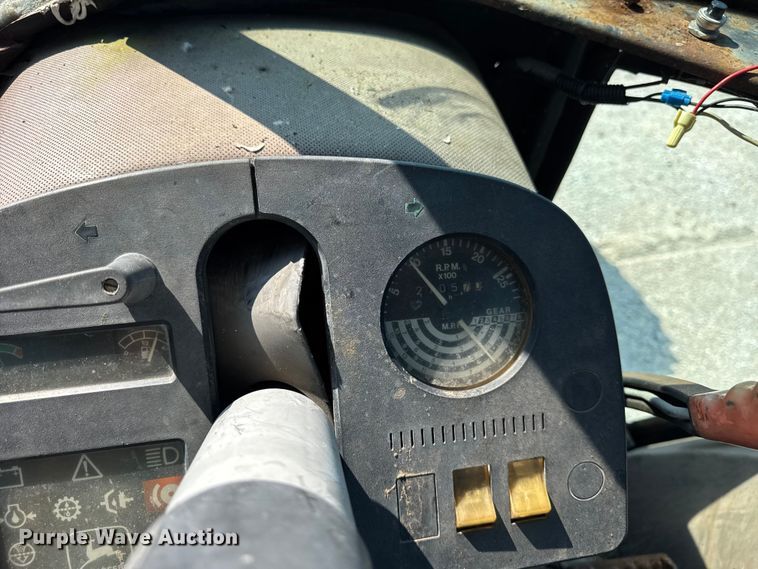 image for item DJ9701 John Deere 2550 MFWD tractor