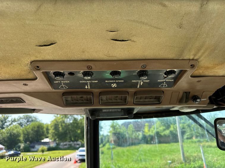 image for item DJ9701 John Deere 2550 MFWD tractor