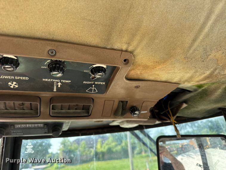 image for item DJ9701 John Deere 2550 MFWD tractor