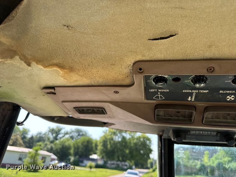 image for item DJ9701 John Deere 2550 MFWD tractor