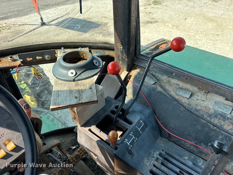 image for item DJ9701 John Deere 2550 MFWD tractor