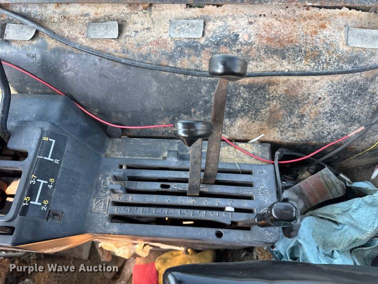 image for item DJ9701 John Deere 2550 MFWD tractor