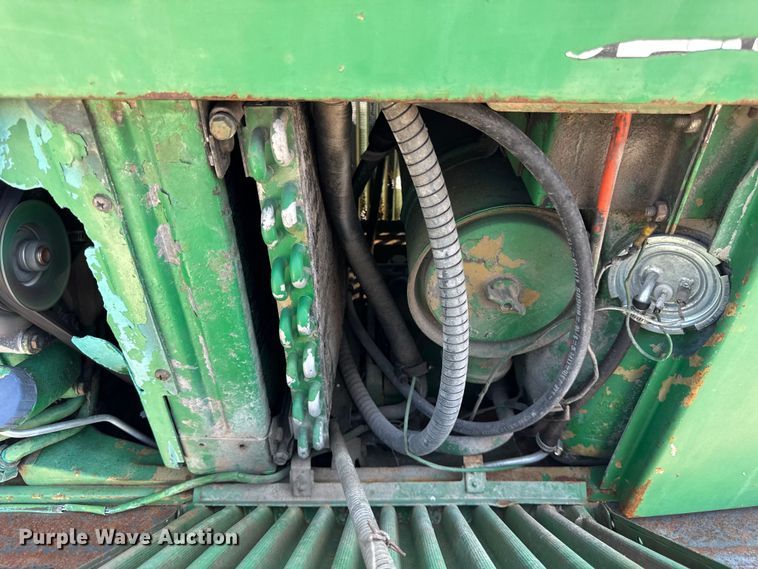 image for item DJ9701 John Deere 2550 MFWD tractor