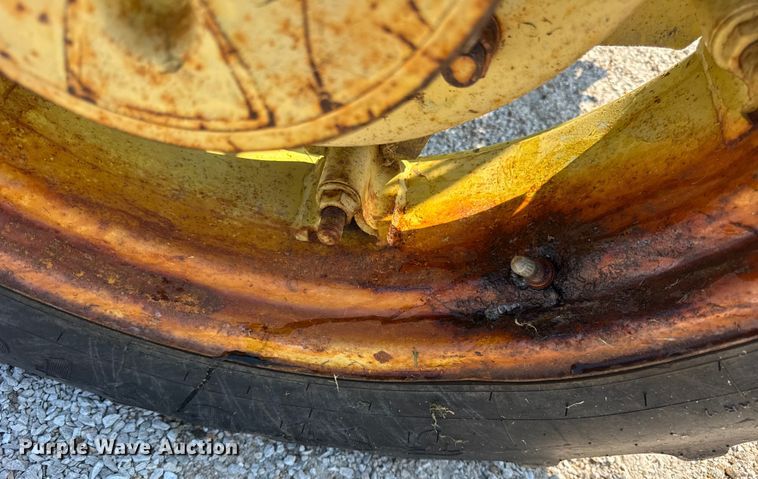 image for item DJ9701 John Deere 2550 MFWD tractor