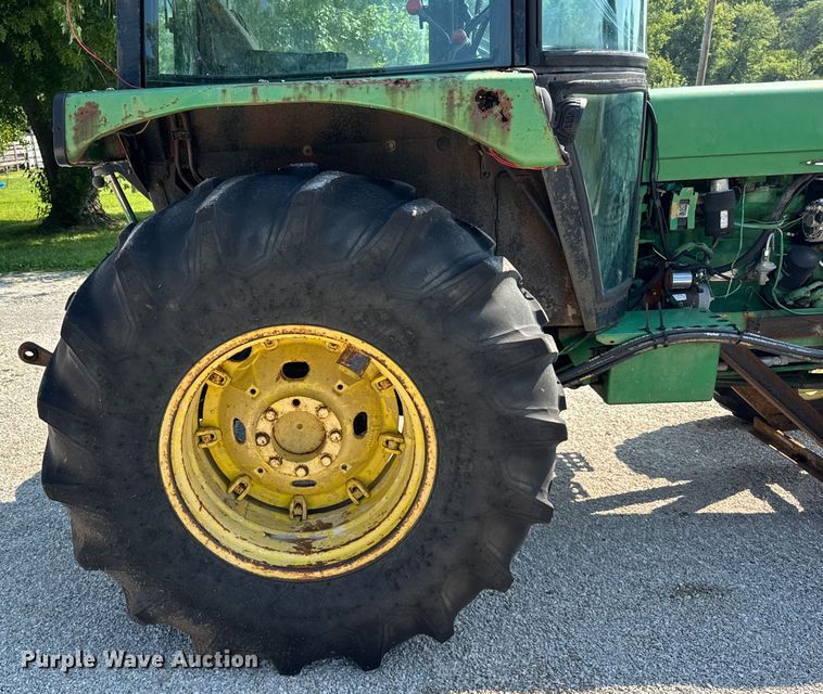 image for item DJ9701 John Deere 2550 MFWD tractor