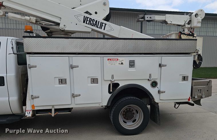 image for item DR3950 2009 Ford F550 XL Super Duty bucket truck