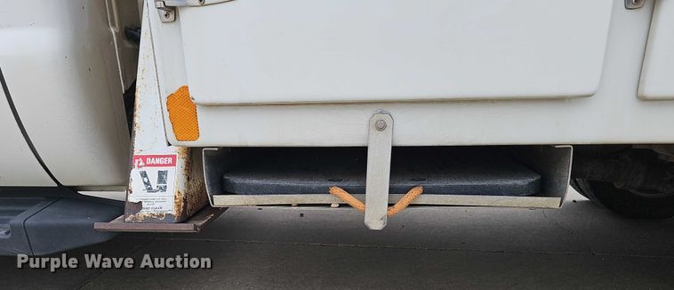 image for item DR3950 2009 Ford F550 XL Super Duty bucket truck