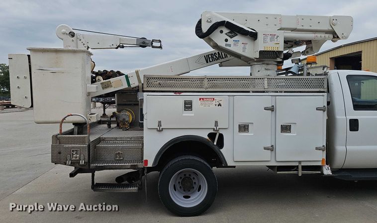 image for item DR3950 2009 Ford F550 XL Super Duty bucket truck