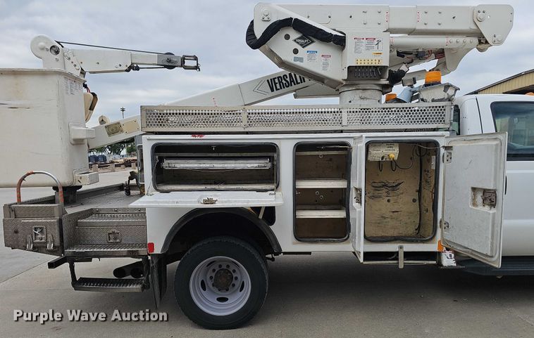 image for item DR3950 2009 Ford F550 XL Super Duty bucket truck