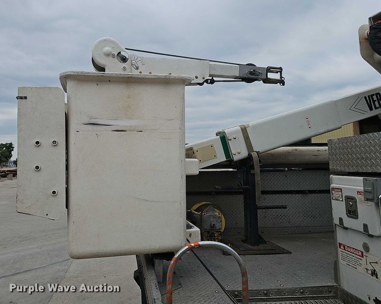 image for item DR3950 2009 Ford F550 XL Super Duty bucket truck