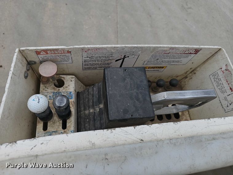 image for item DR3950 2009 Ford F550 XL Super Duty bucket truck