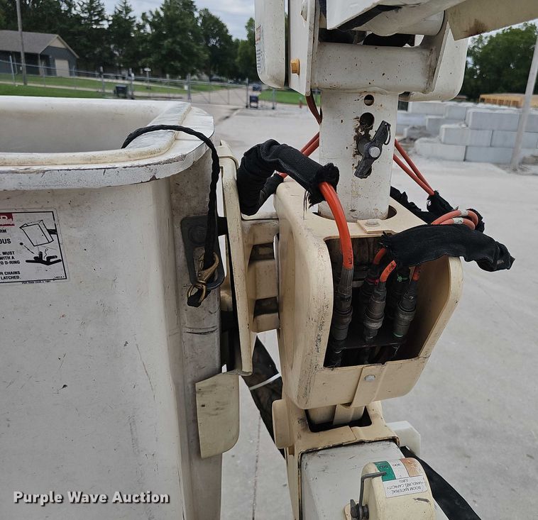 image for item DR3950 2009 Ford F550 XL Super Duty bucket truck