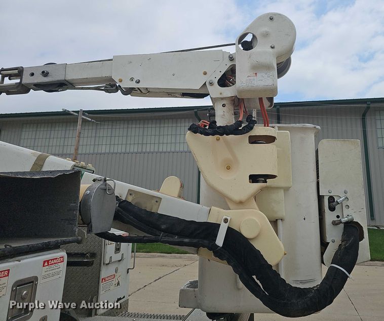 image for item DR3950 2009 Ford F550 XL Super Duty bucket truck