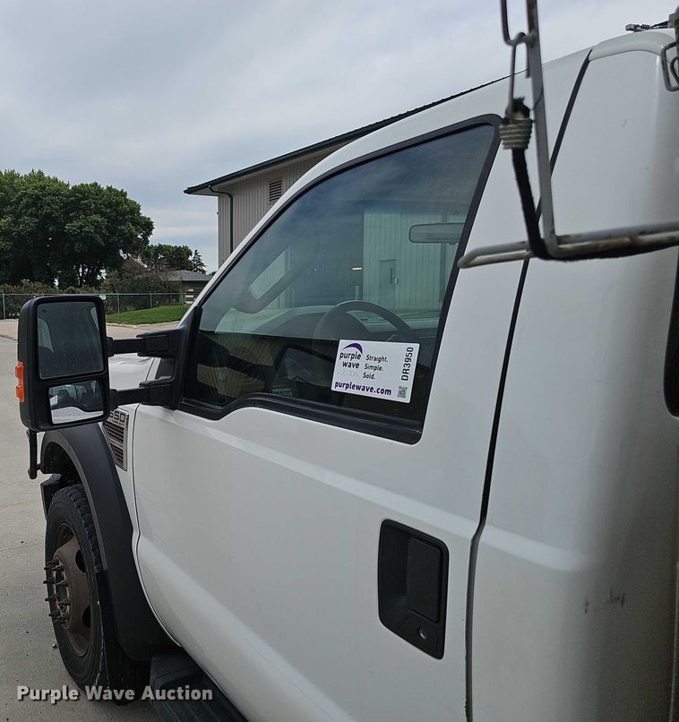 image for item DR3950 2009 Ford F550 XL Super Duty bucket truck