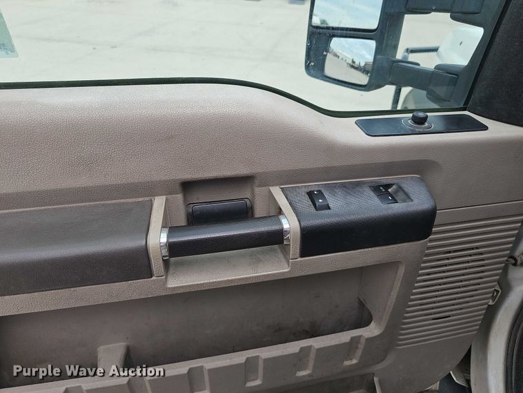 image for item DR3950 2009 Ford F550 XL Super Duty bucket truck