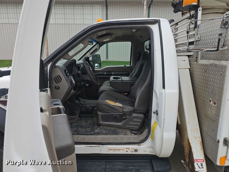 image for item DR3950 2009 Ford F550 XL Super Duty bucket truck