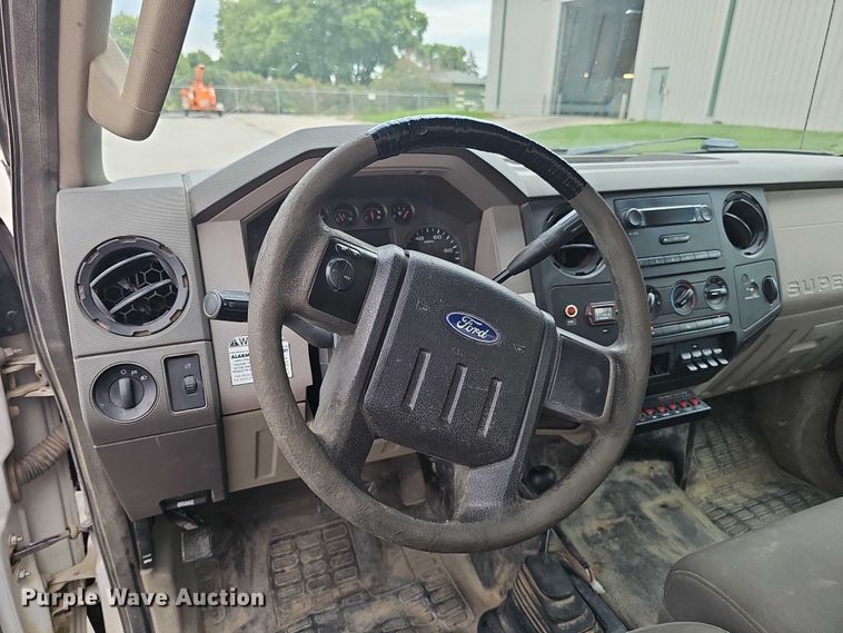 image for item DR3950 2009 Ford F550 XL Super Duty bucket truck